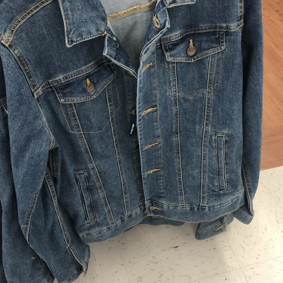 Posters - Picture 13 of 16